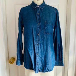 Size M Theory Denim Look Collared Shirt